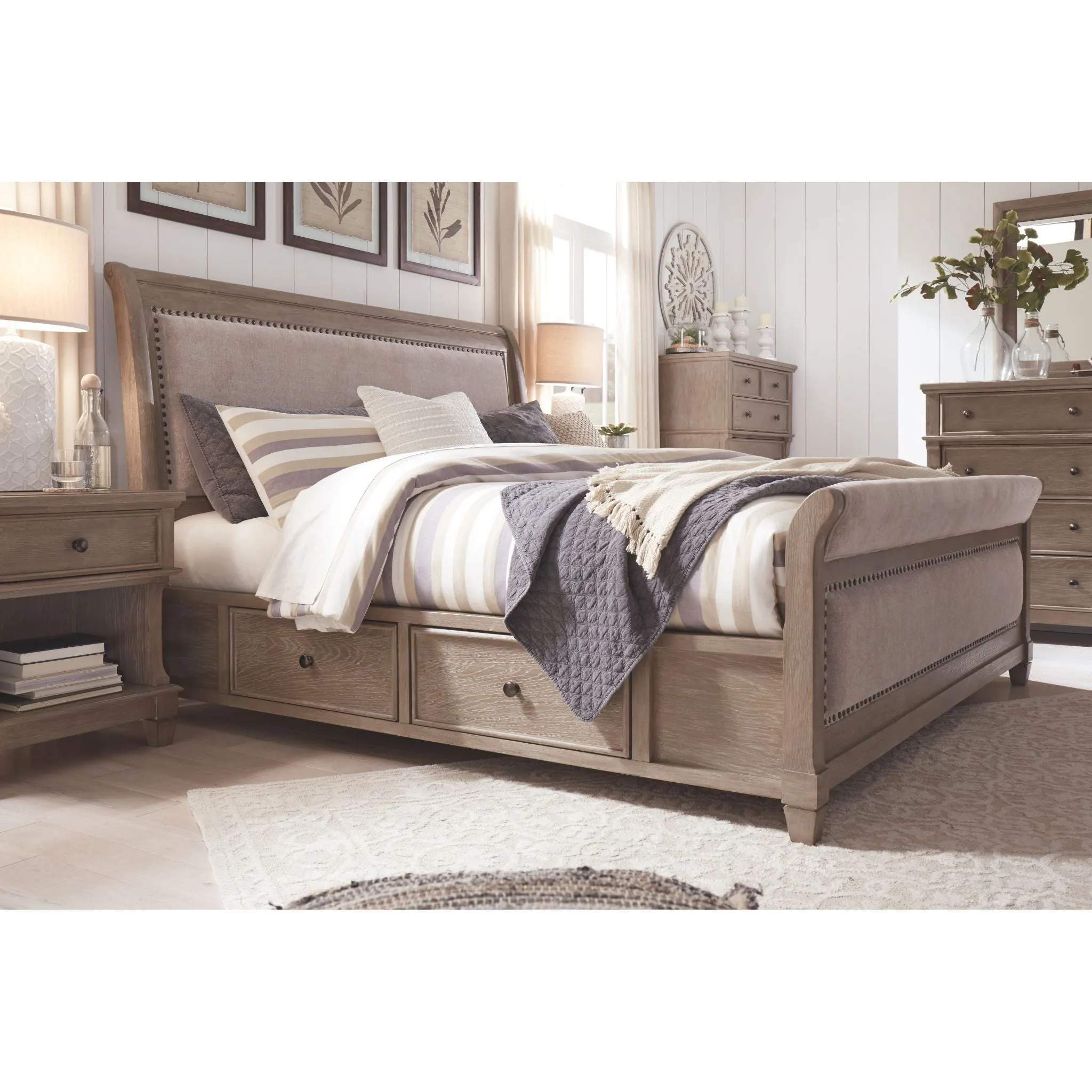 Challene - EXCLUSIVE 5 Piece Queen Storage Bedroom