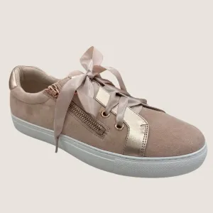 Chrissie Deb Sneaker