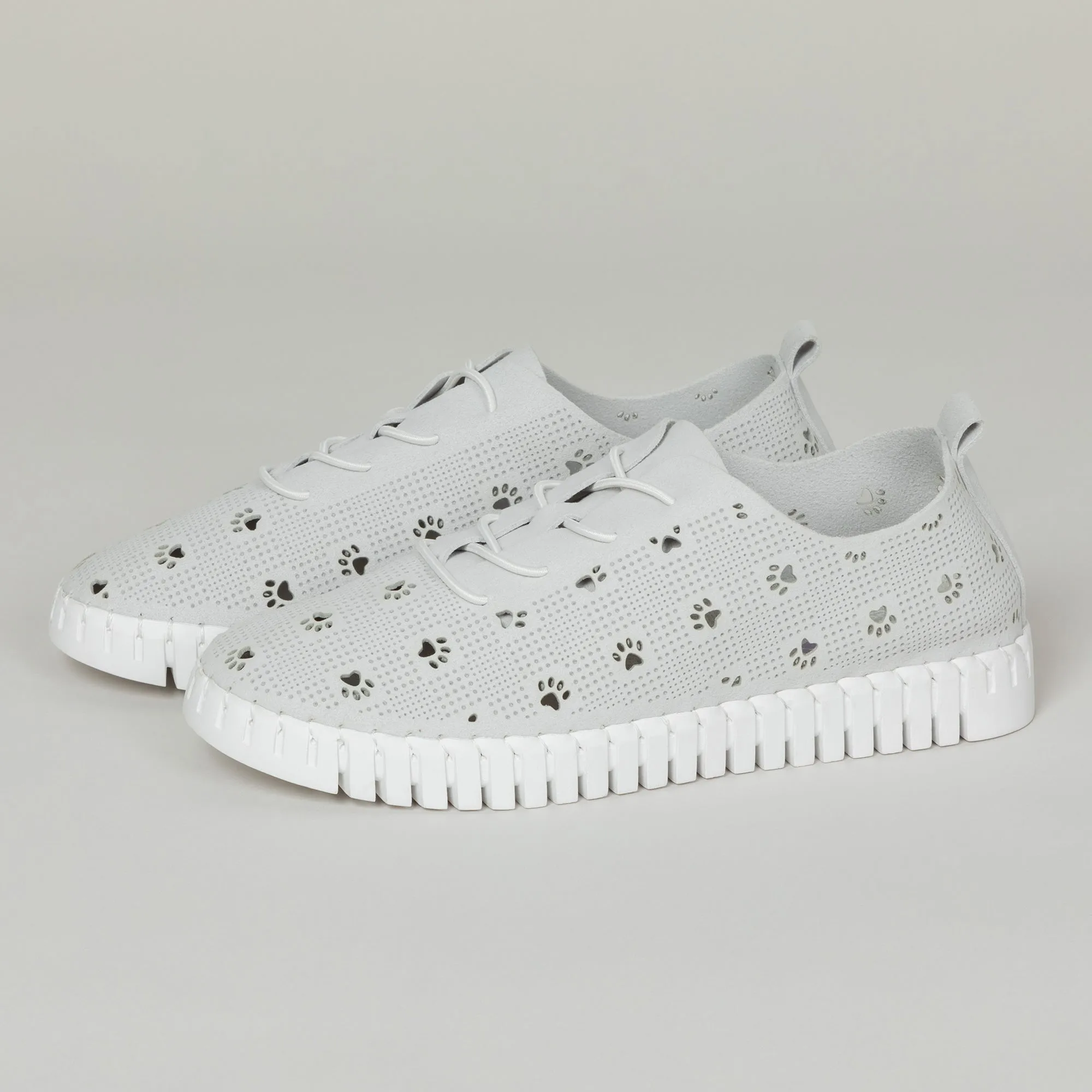 Cut-Out Paw Print Casual Sneakers