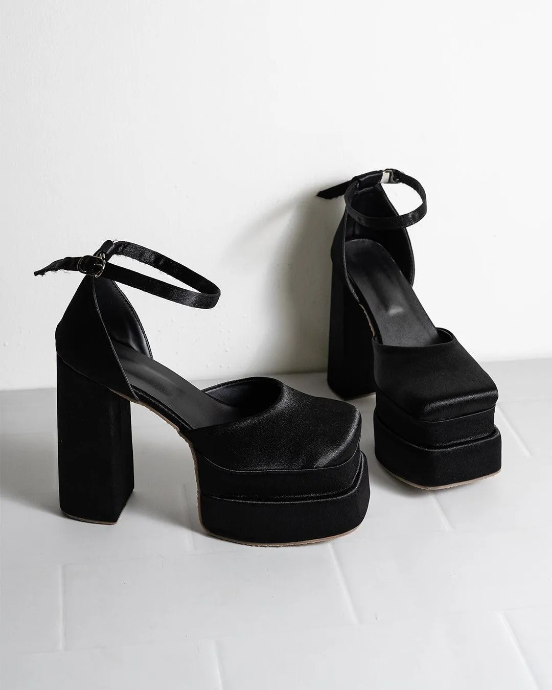 Diva Of Pinterest Black Pumps Footwear