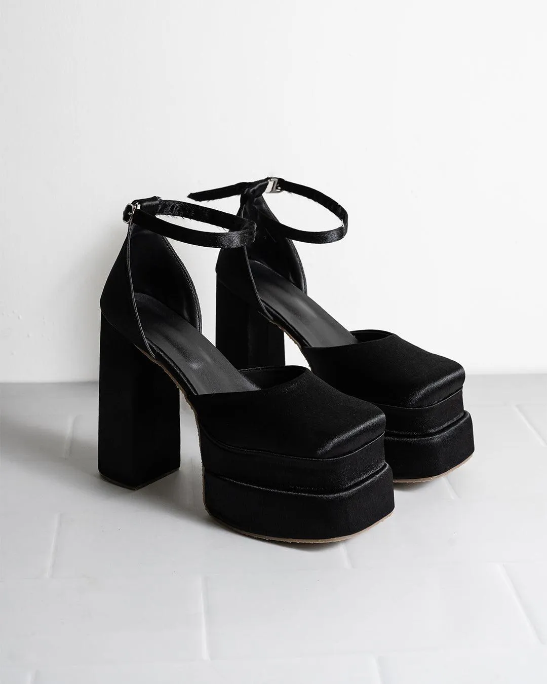 Diva Of Pinterest Black Pumps Footwear