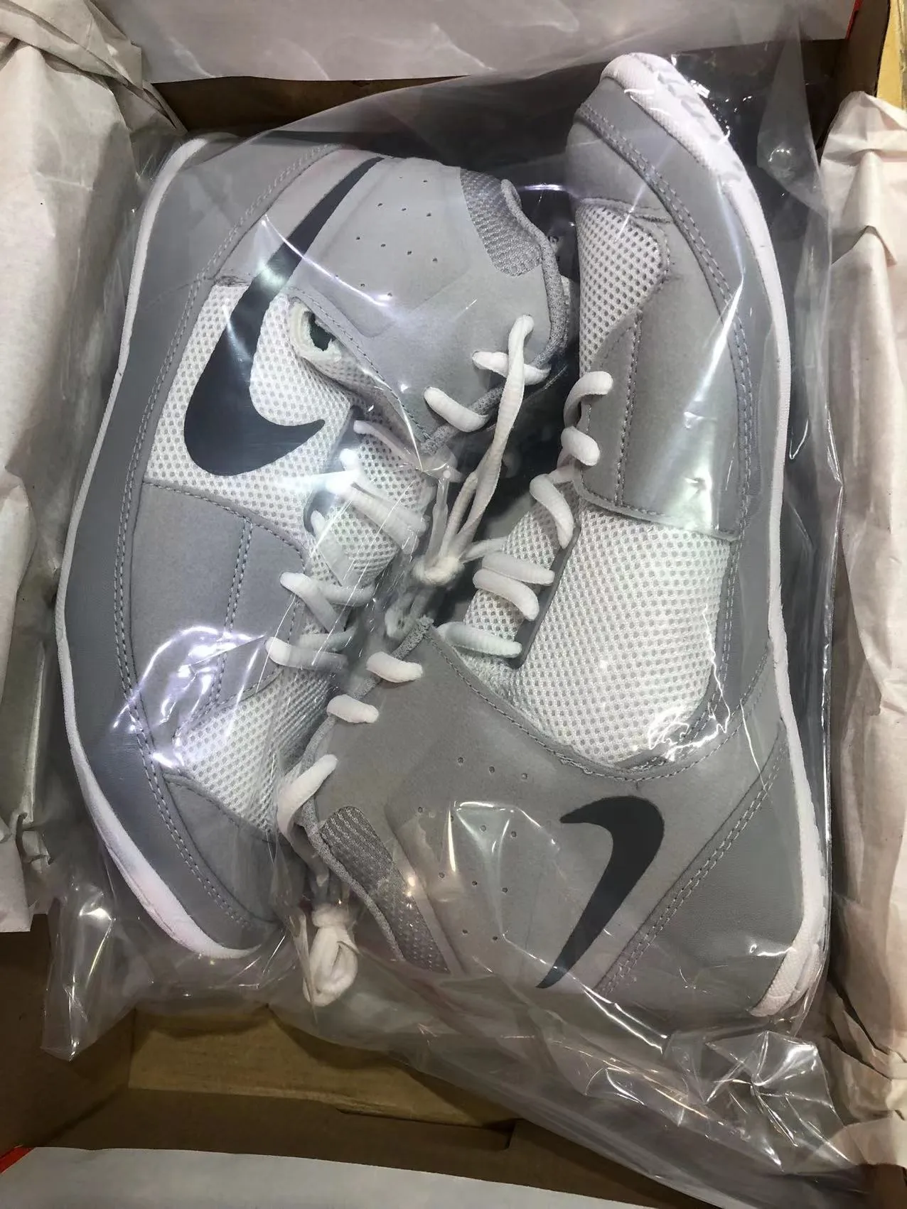 NIKE FURY WRESTLING SHOES BOXING BOOTS US 8.5 Grey White